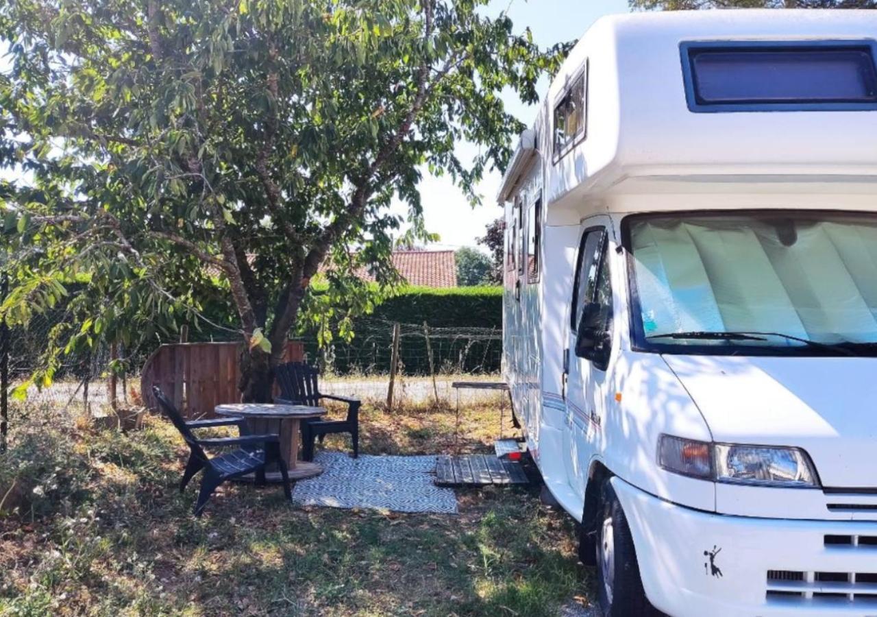 Charmant Camping-Car A La Campagne Labessiere-Candeil Buitenkant foto